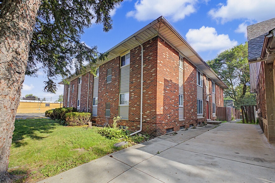 More Photos Of 1870 Saint Johns Blvd, Lincoln Park Apartments For Sale