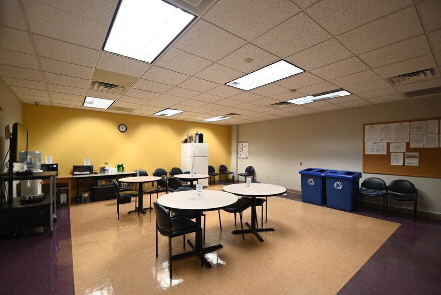 More Photos Of 1730 W North Ave, Milwaukee Medical For Sale