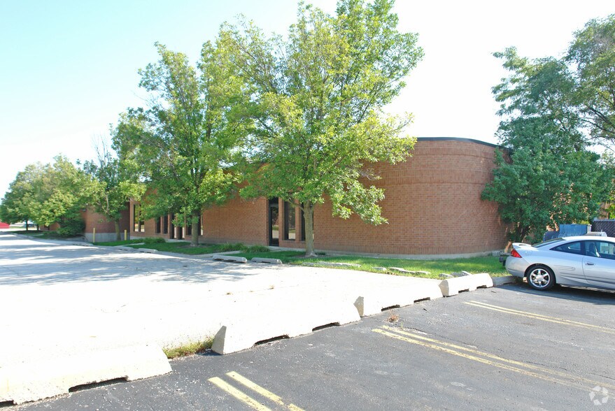 150 E St. Charles Rd, Carol Stream, IL 60188 Flex/R&D For Lease