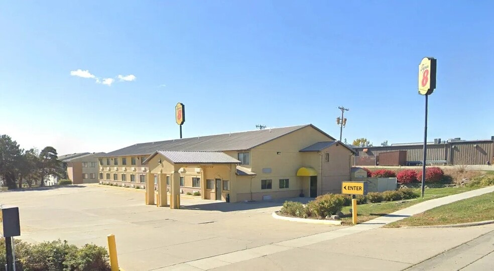 Primary Photo Of 1635 South 12th Ave West, Newton Hotel For Sale