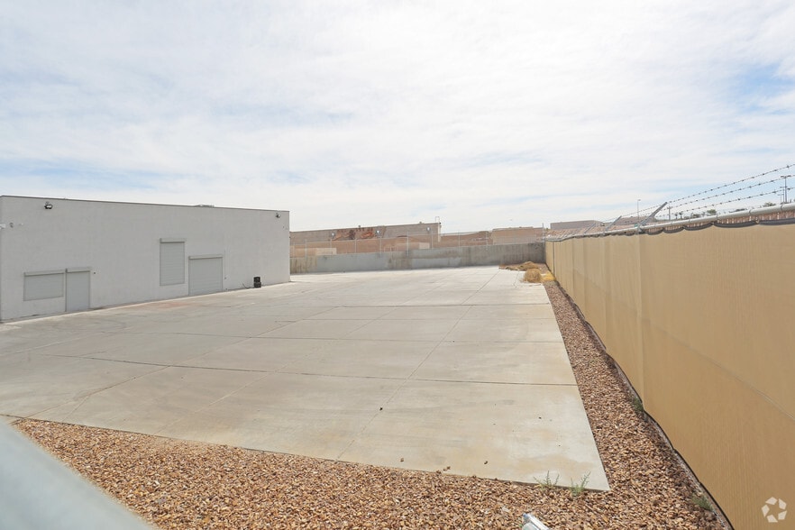 More Photos Of 4251 W Oquendo Rd, Las Vegas Light Distribution For Sale
