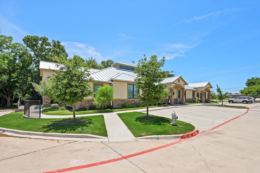 More Photos Of 350 Rufe Snow Dr, Keller Medical For Lease