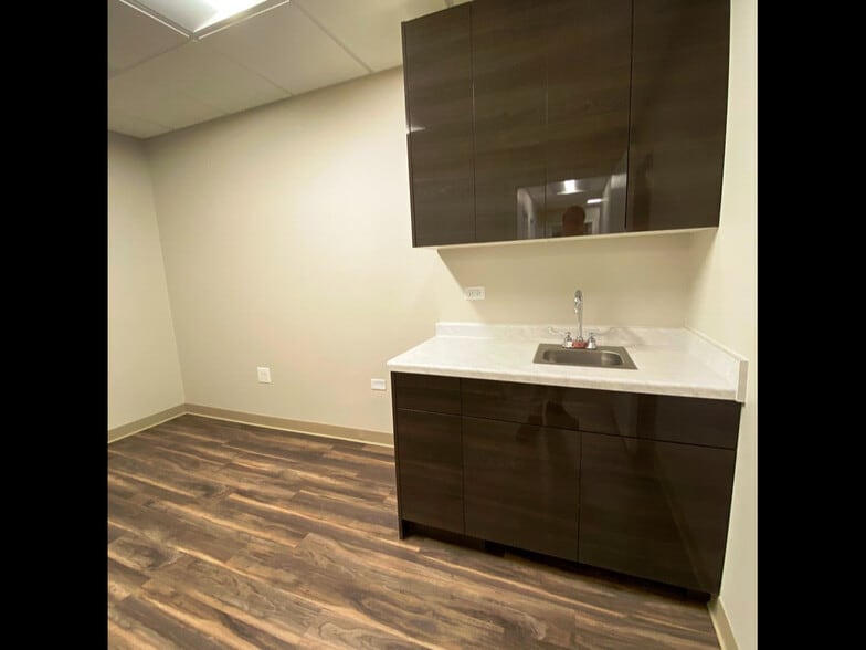 More Photos Of 2340 Highland Ave, Lombard Medical For Sale