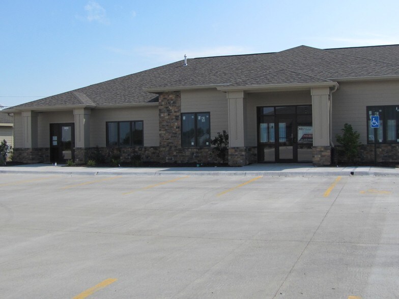 More Photos Of 9849 S 168th Ave, Omaha Office For Sale