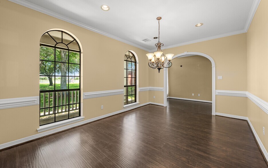 More Photos Of 20240 Cypress Rosehill Rd, Tomball Office Residential For Lease
