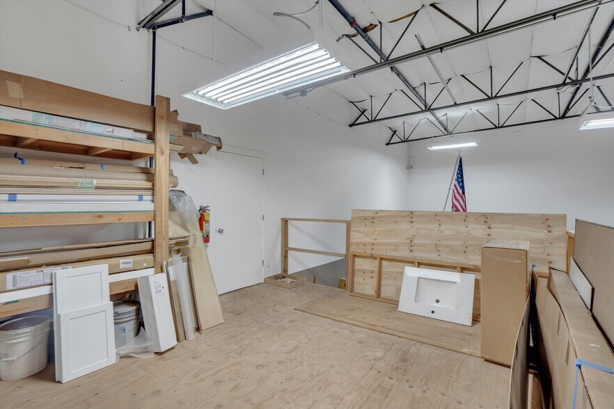 More Photos Of 5380 Gateway Plaza Dr, Benicia Industrial For Sale