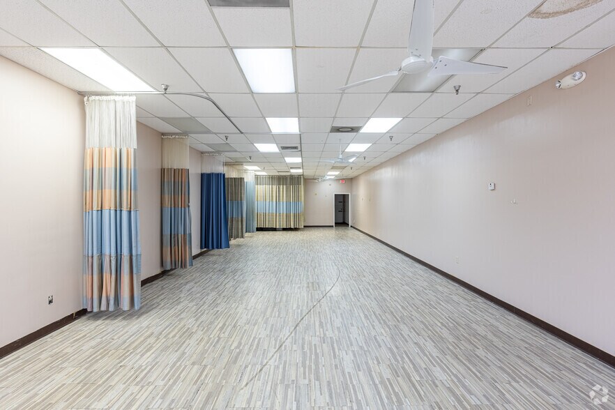 More Photos Of 6702-6900 N University Dr, Tamarac Unknown For Lease