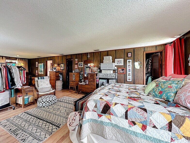 More Photos Of 7001 W Jones Ave, Mount Dora Airplane Hangar For Sale