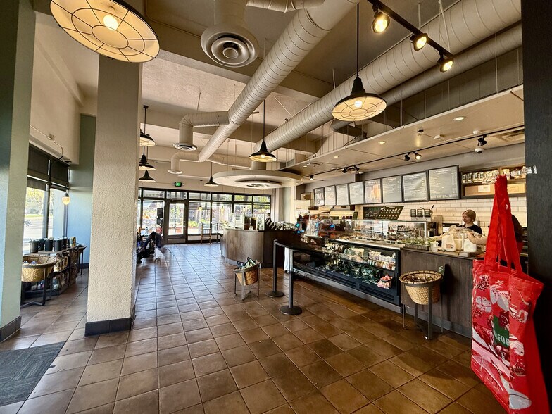 More Photos Of 1235 State St, Santa Barbara Storefront Retail Office For Lease