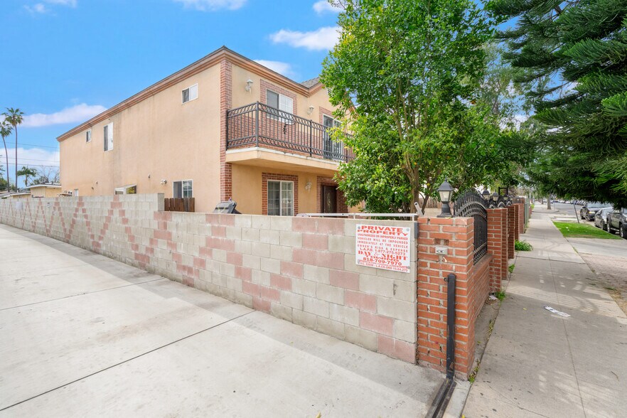 More Photos Of 14646 Kittridge St, Van Nuys Apartments For Sale