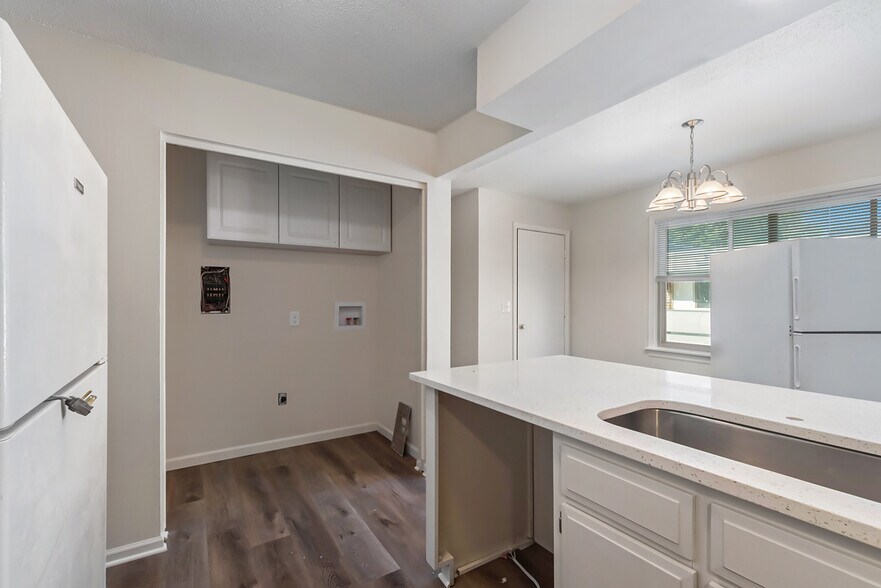 More Photos Of 8831-8837 Glenwood Ct, Overland Park Apartments For Sale