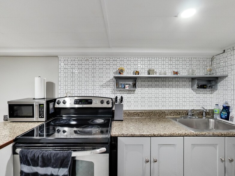 More Photos Of 44 Francis St, Hamilton Flex For Sale