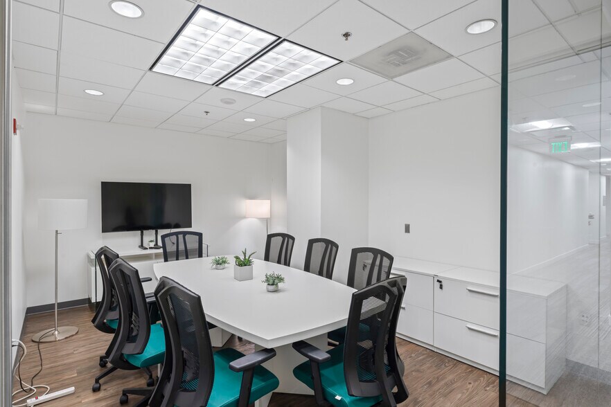 More Photos Of 6400 Arlington Blvd, Falls Church Office For Lease