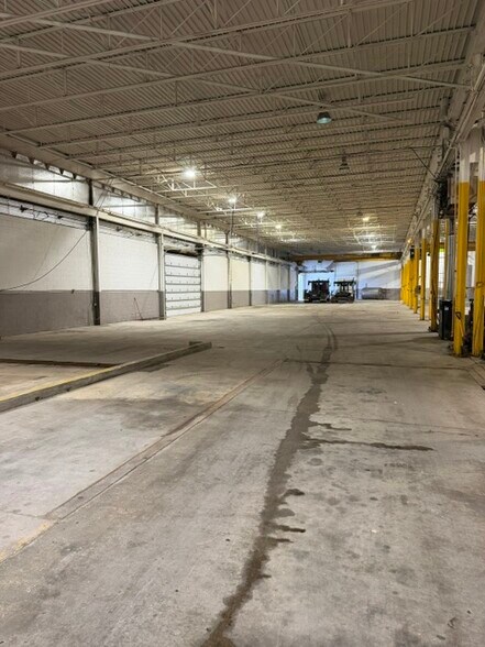 More Photos Of 2400 W Cornell St, Milwaukee Manufacturing For Lease