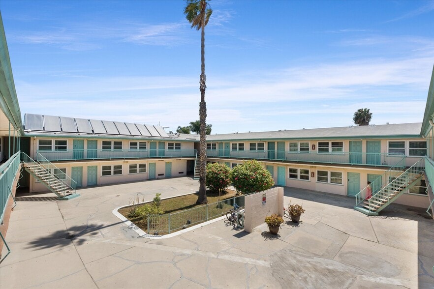 More Photos Of 10600 S Inglewood Ave, Inglewood Apartments For Sale