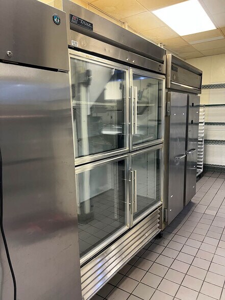 More Photos Of 8810 S 71st Plz, Papillion Restaurant For Lease