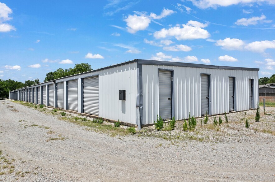 More Photos Of 412 City, Caldwell Self Storage For Sale