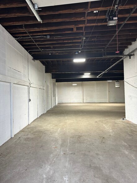 More Photos Of 152 Center St, Chicopee Warehouse For Lease