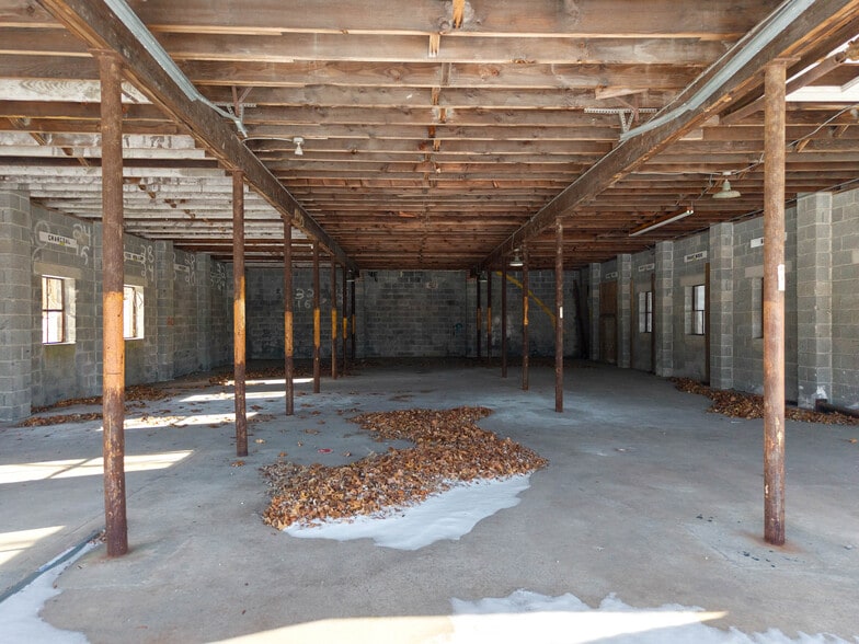 More Photos Of 45 Richards Grove Rd, Quaker Hill Service For Sale