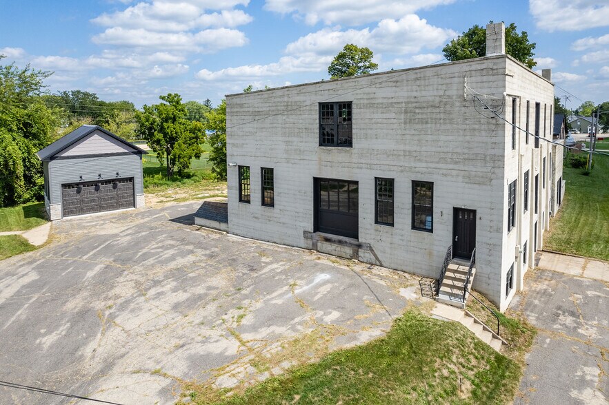 More Photos Of 336 N Spring St, Columbus Light Manufacturing For Sale