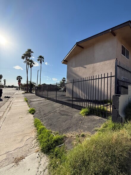 More Photos Of 1700 Lincoln St, Bakersfield Apartments For Sale