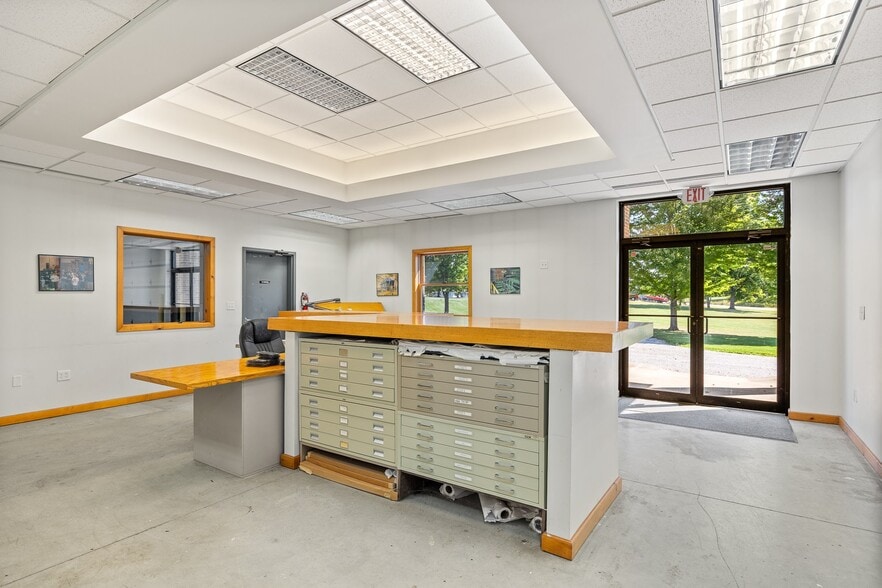 More Photos Of 9505 Emahiser rd, Caledonia Distribution For Sale