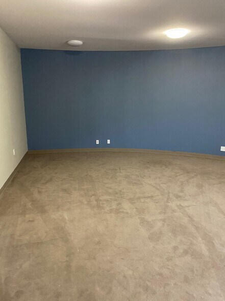 More Photos Of 1045 S 320th St, Federal Way General Retail For Sale