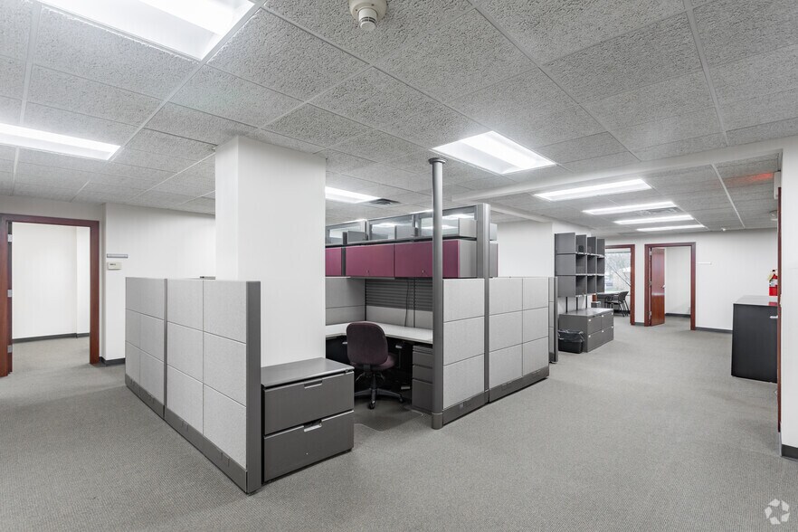 More Photos Of 625 N North Ct, Palatine Unknown For Lease