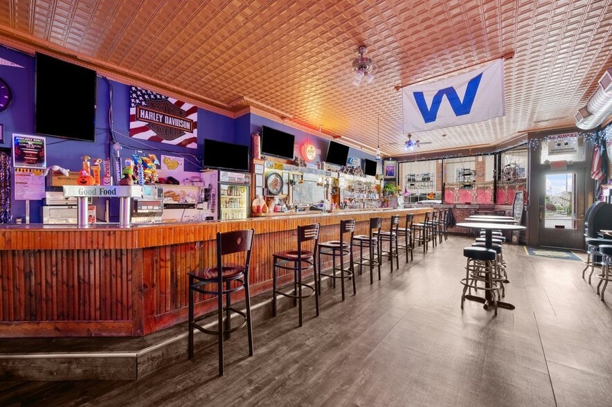 Primary Photo Of 1708 State St, Bettendorf General Retail For Sale