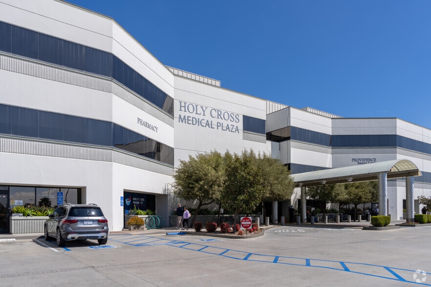 Primary Photo Of 11550 Indian Hills Rd, Mission Hills Medical For Lease