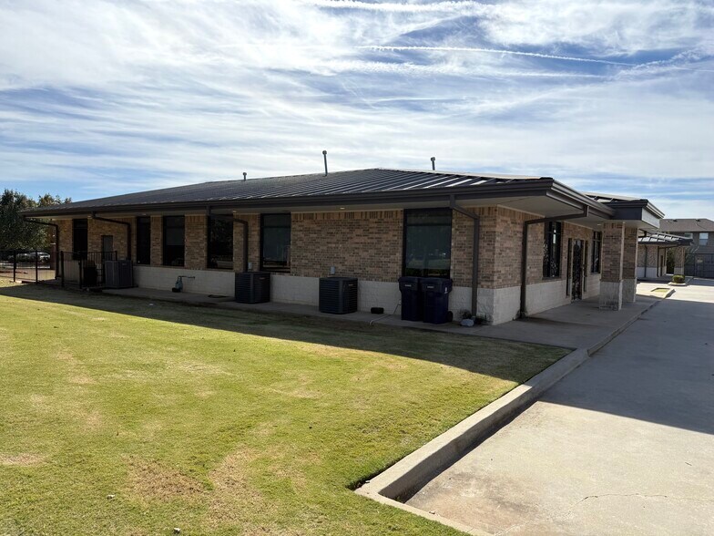 More Photos Of 520 Pointe Parkway Blvd, Yukon Medical For Sale