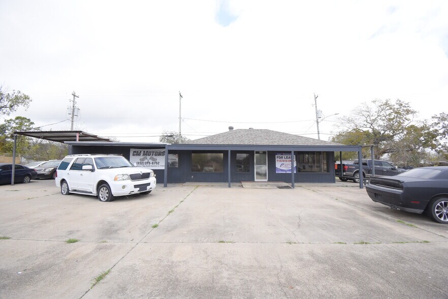 More Photos Of 915 Spencer Hwy, South Houston Auto Dealership For Lease
