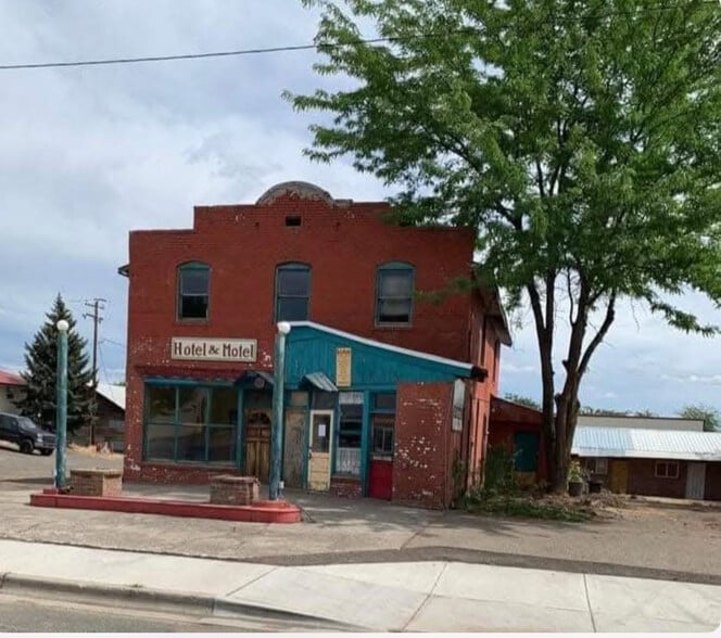 Primary Photo Of 10 S Superior St, Cambridge Hotel For Sale