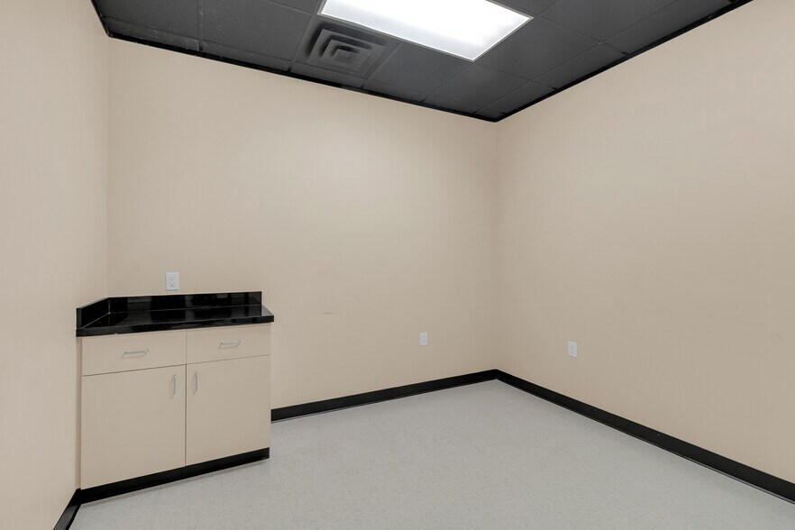 More Photos Of 1125 Cypress Station Dr, Houston Medical For Lease