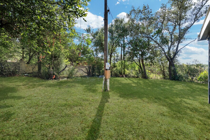 More Photos Of 1016 E Borgfeld Dr, San Antonio Flex For Sale