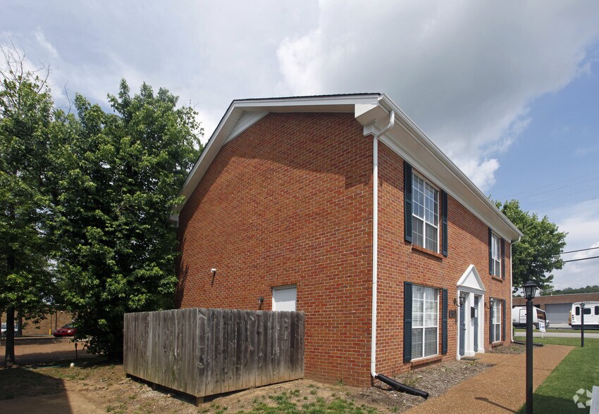 More Photos Of 109 Holiday Ct, Franklin Office For Lease