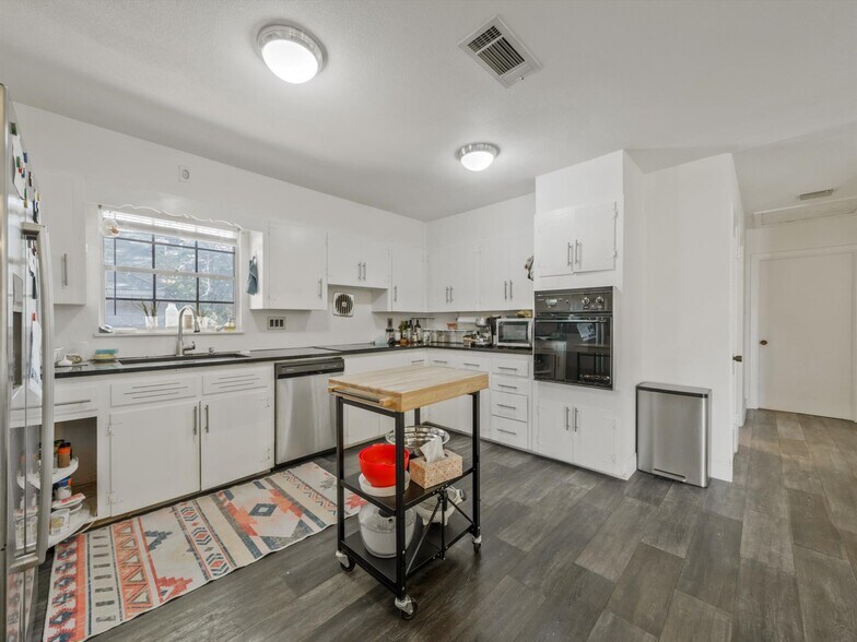 More Photos Of 2326 Hartford Rd, Austin Apartments For Sale