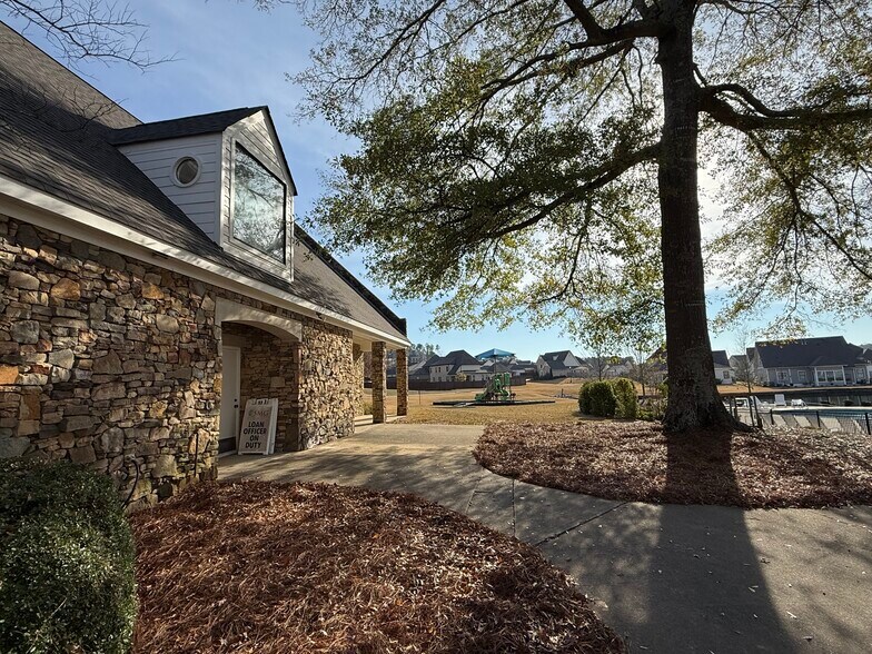 More Photos Of 204 Griffin Park Dr, Birmingham Office For Sale