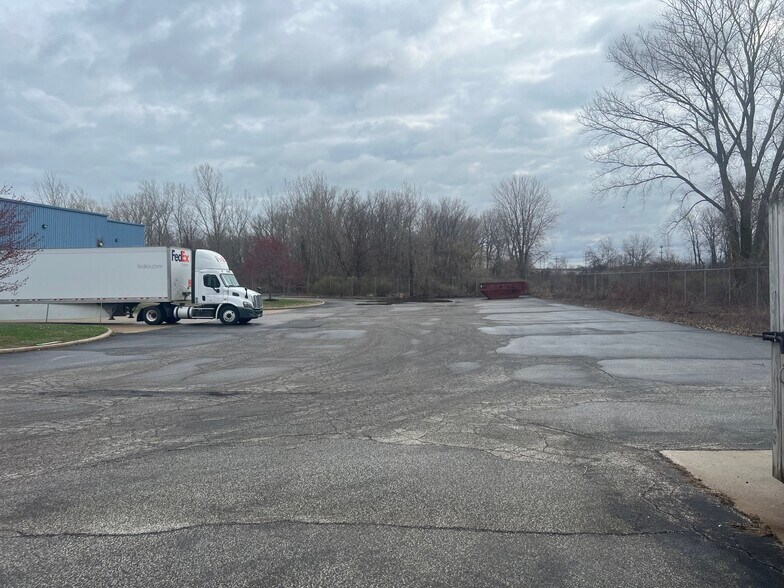 More Photos Of 3017 W 17th St, Erie Warehouse For Lease