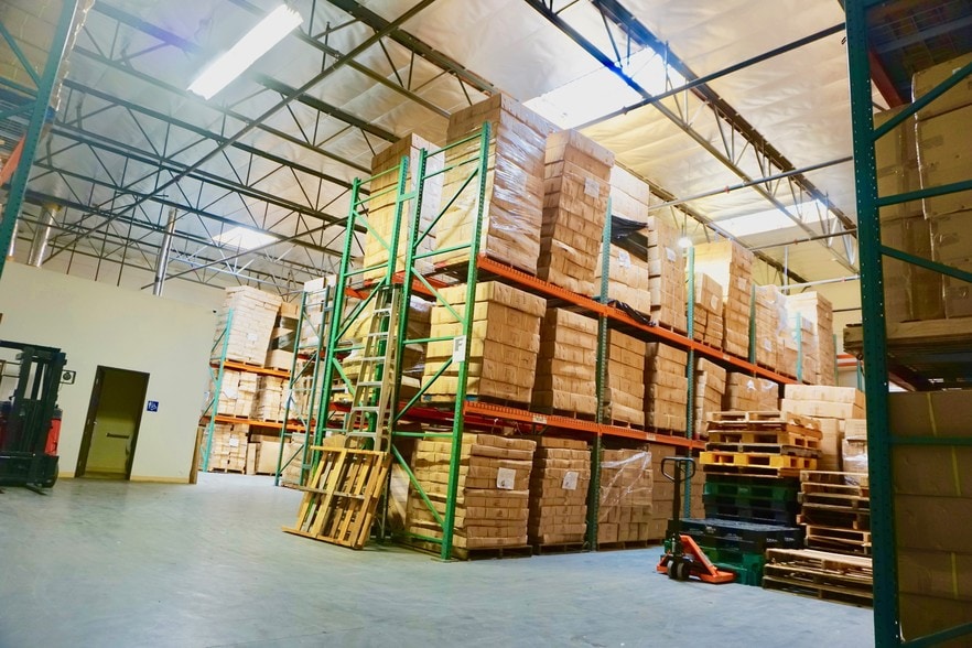 More Photos Of 16882 S Main St, Gardena Warehouse For Lease