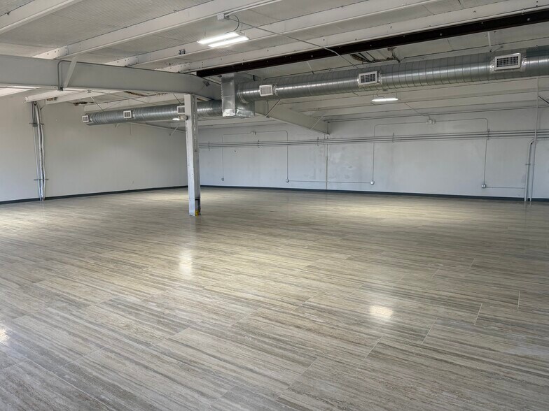 More Photos Of 5901 Allday Dr, Houston Warehouse For Lease