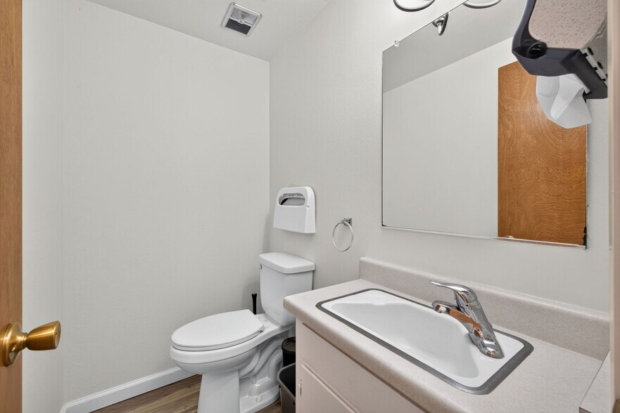 More Photos Of 7 Page St, Cotati Medical For Sale