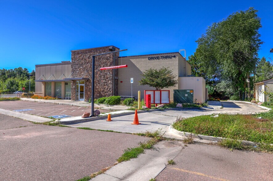More Photos Of 3220 Austin Bluffs Pky, Colorado Springs Freestanding For Lease