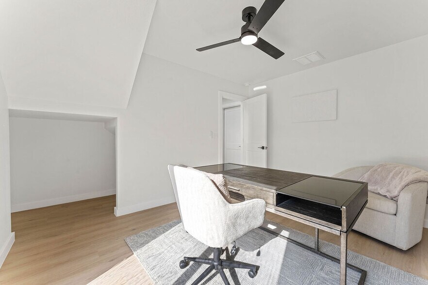 More Photos Of 1982 S Razorback Rd, Fayetteville Apartments For Sale