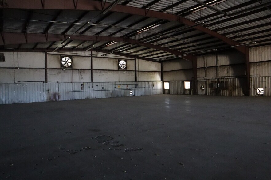 More Photos Of 912 N Beverly Dr, Wichita Falls Warehouse For Lease