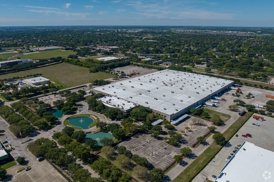 More Photos Of 1111-1113 Gillingham Ln, Sugar Land Distribution For Lease