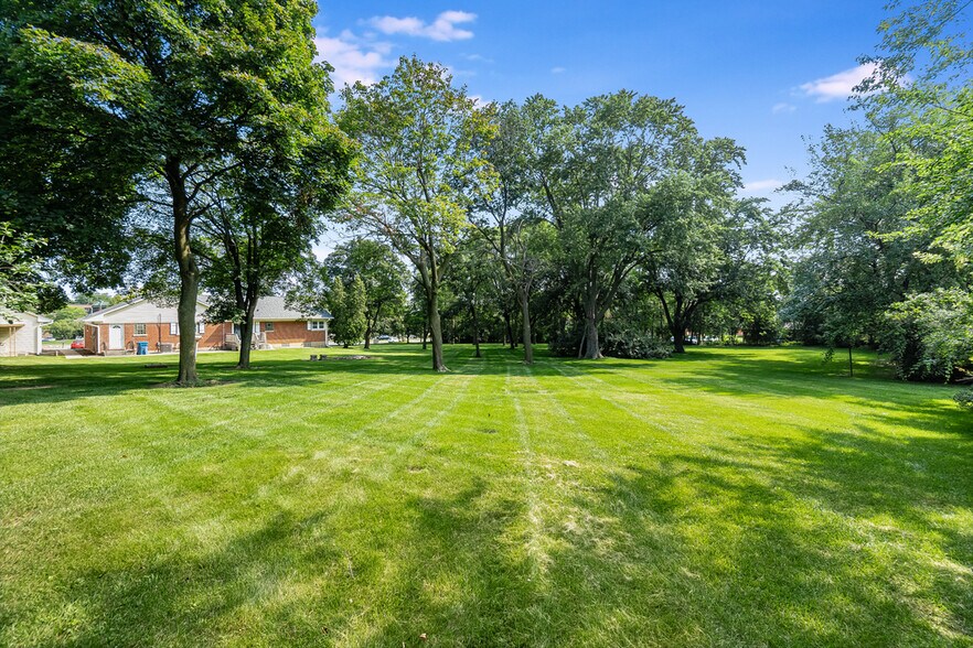 More Photos Of 22W421 ARMY TRAIL RD, Addison Flex For Sale