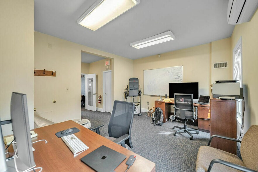 More Photos Of 319-321 D St NE, Washington Office For Lease