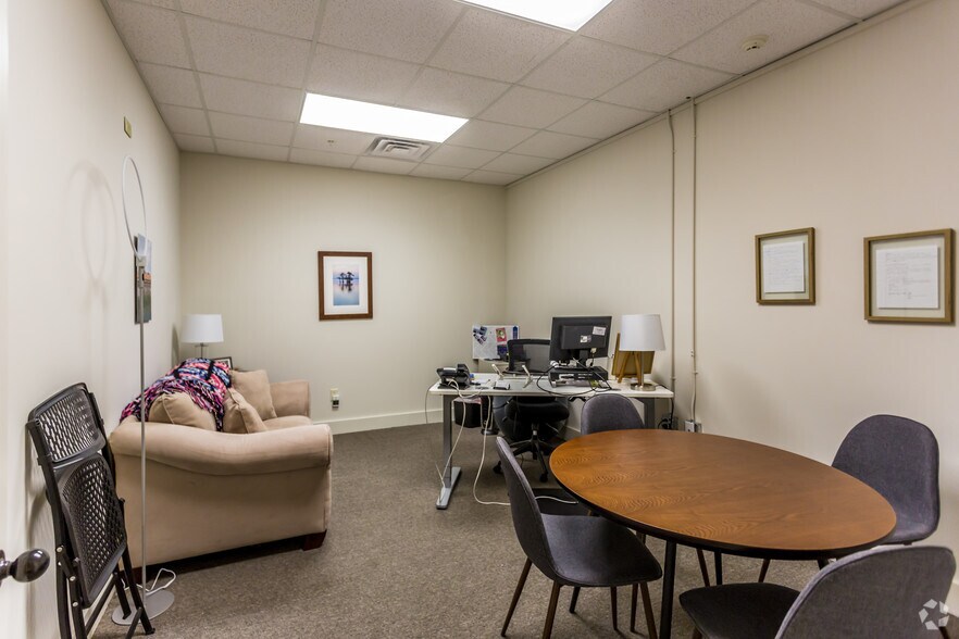 More Photos Of 304 Heritage Dr, Oxford General Retail For Lease