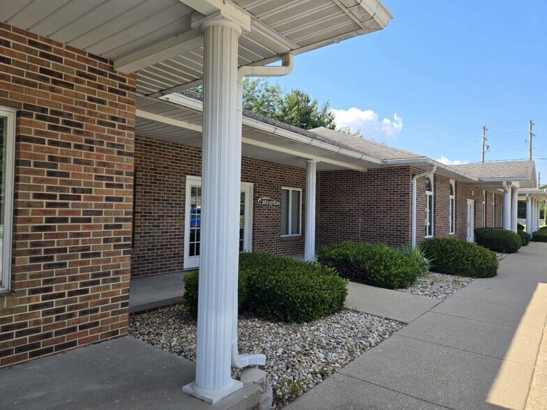 More Photos Of 1070 Windsor Rd, Terre Haute Office For Lease